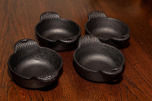 Carvers Olde Iron Mini Cast Iron Skillet Set of 4 ñ 12 Oz Capacity Ramekins Carver's Olde Iron