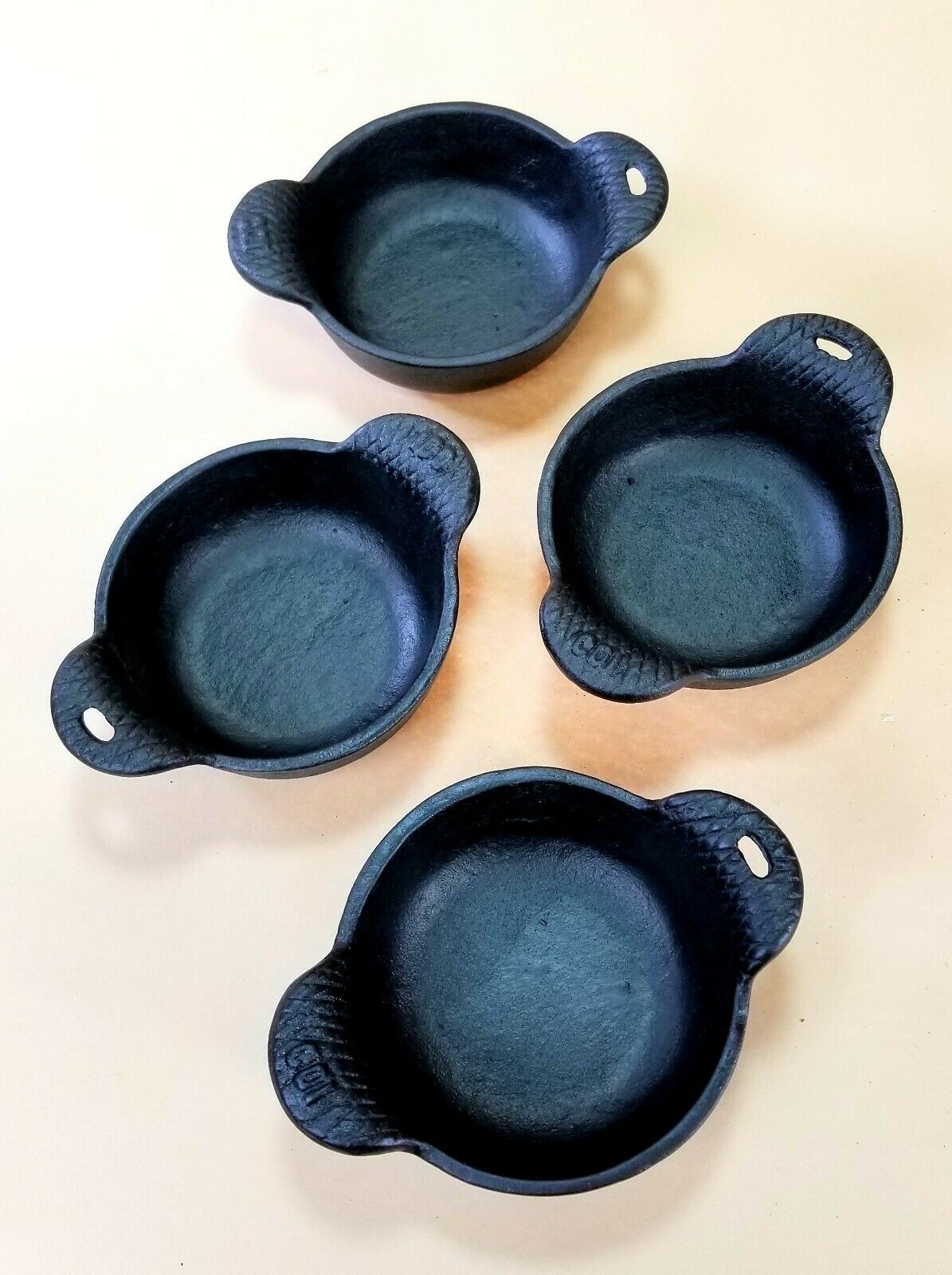 4 pc Cast Iron Ramekin Bakeware Bowl set
