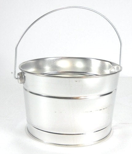2 quart Galvanized buckets, 3 pc with handles buck25-3