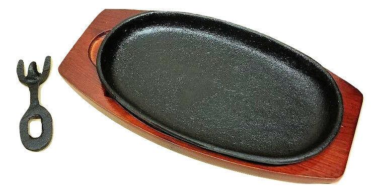 Cast Iron Steak or Fajita Plate with Wooden Holder and handle Other Kitchen & Dining Items Carvers Old Iron 