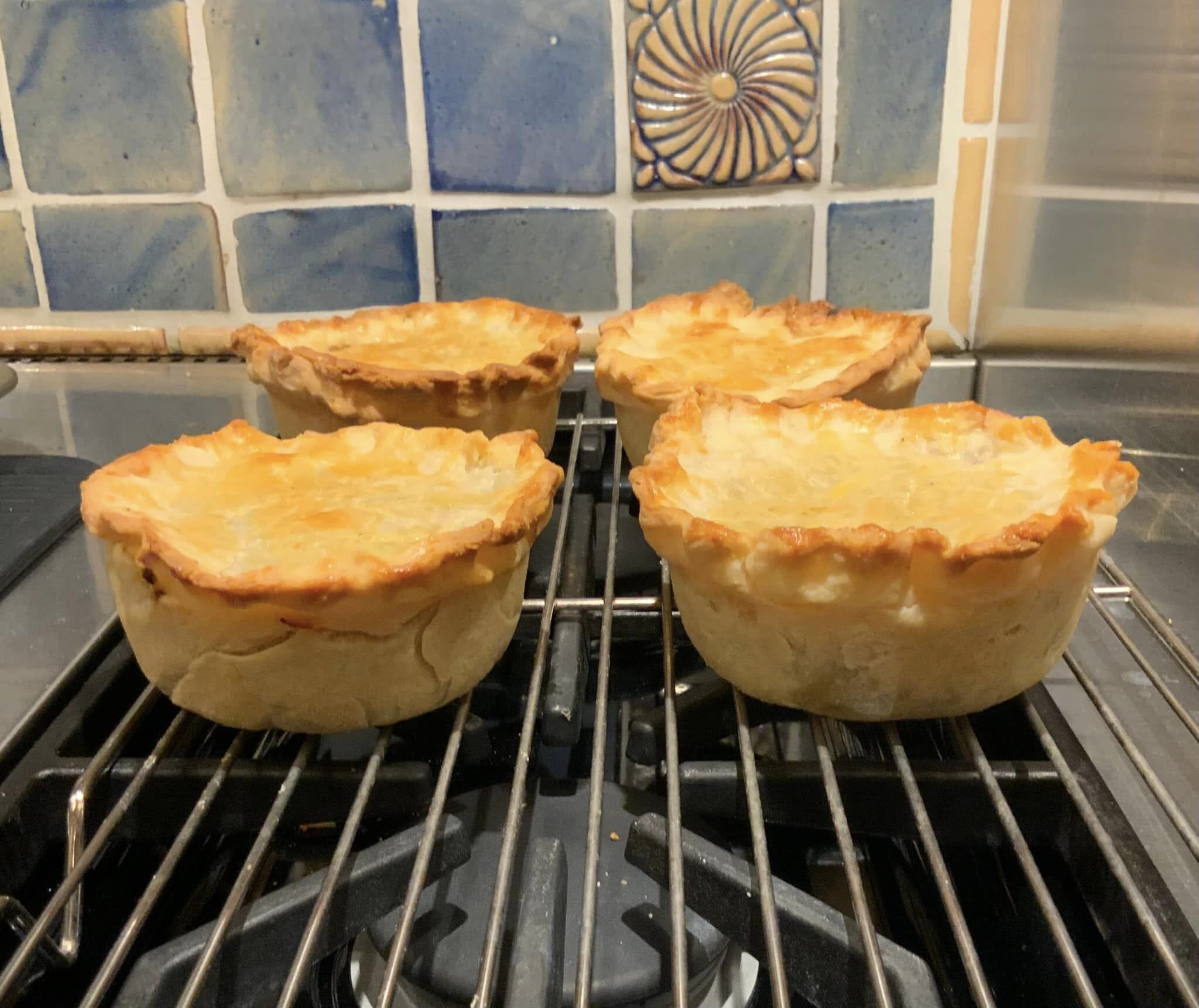 4 pc Cast Iron Ramekin Bakeware Bowl set